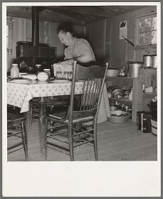 Dorothea Lange - Mrs. Wardlow bakes her bread